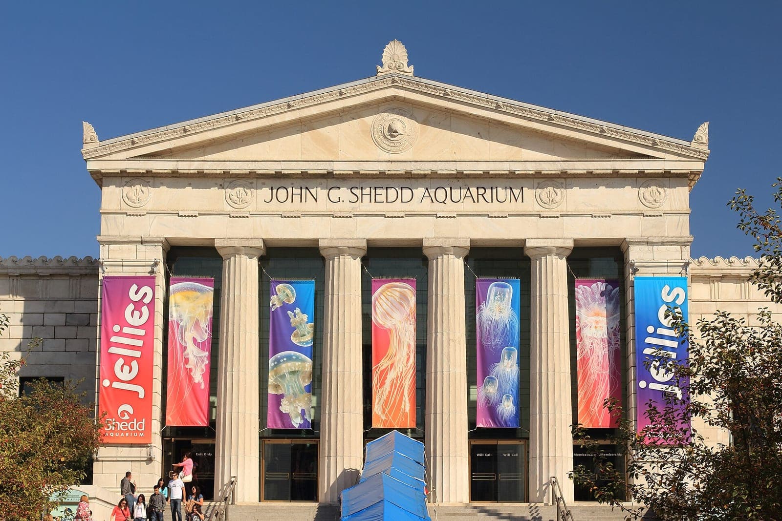 The entrance of Shedd Aquarium in Chicago